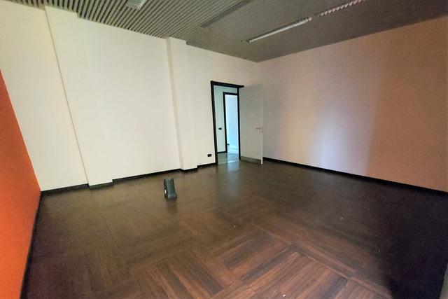 #18704 Ufficio al piano secondo con ampia autorimessa in vendita - foto 15