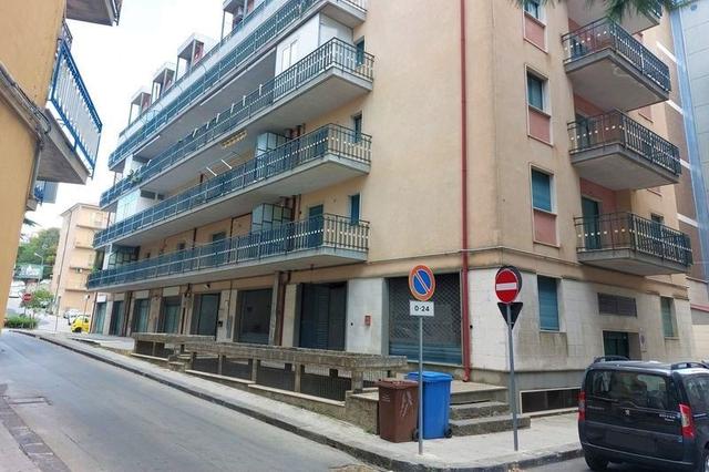 Garage in vendita