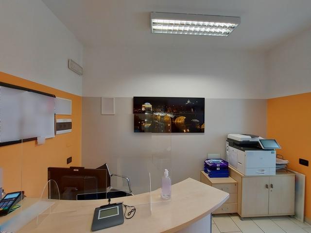 #18770 Ufficio al piano primo con quattro garage in vendita - foto 2