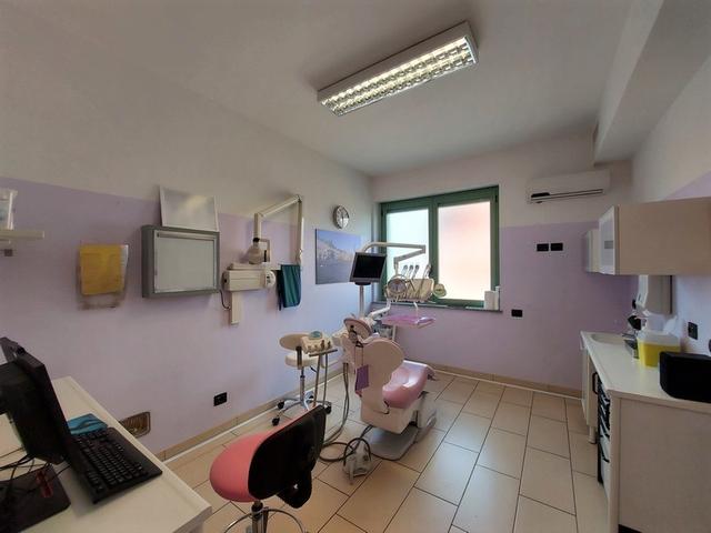 #18770 Ufficio al piano primo con quattro garage in vendita - foto 5