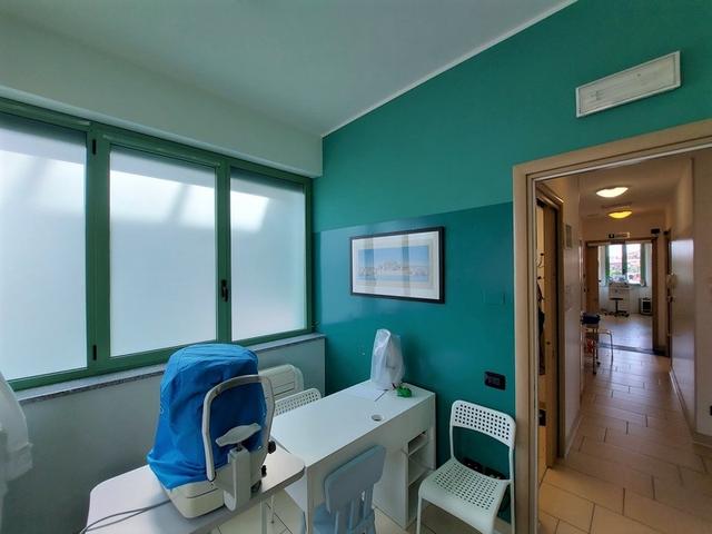 #18770 Ufficio al piano primo con quattro garage in vendita - foto 10