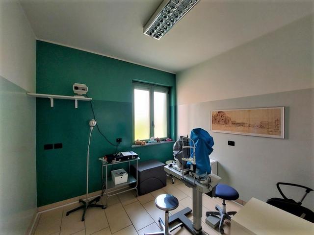 #18770 Ufficio al piano primo con quattro garage in vendita - foto 11