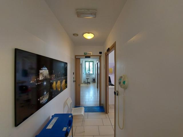 #18770 Ufficio al piano primo con quattro garage in vendita - foto 12