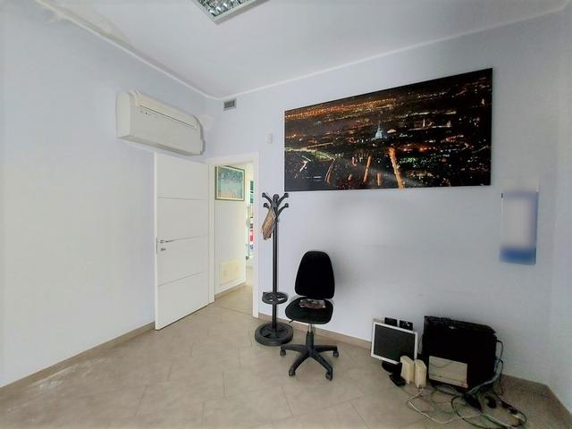 #18772 Laboratorio al piano secondo con due garage in vendita - foto 4