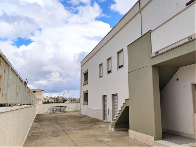 #18800 Edificio artigianale con alloggi e corte in vendita - foto 5