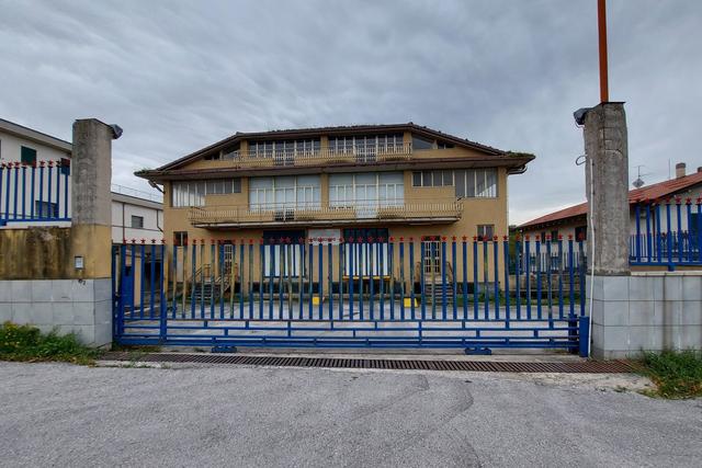 #19019 Opificio industriale con corte esterna in vendita - foto 2