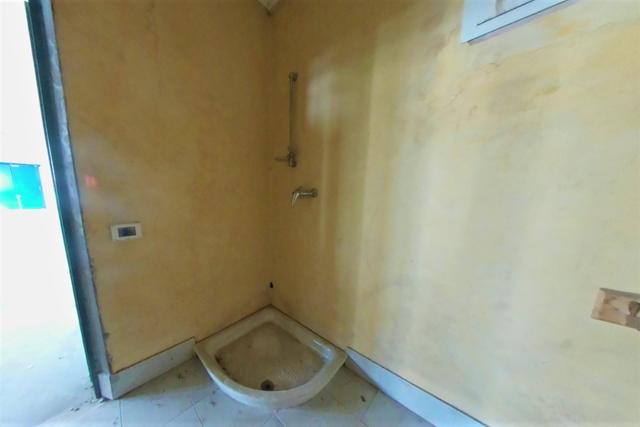 #19454 Fabbricato uso magazzino con cortili privati in vendita - foto 5