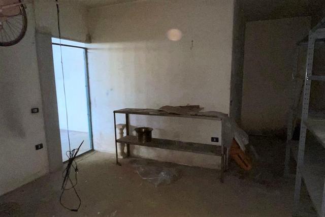 #19454 Fabbricato uso magazzino con cortili privati in vendita - foto 6