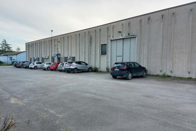 #19551 Opificio con corte esterna e frustoli di terreno in vendita - foto 2