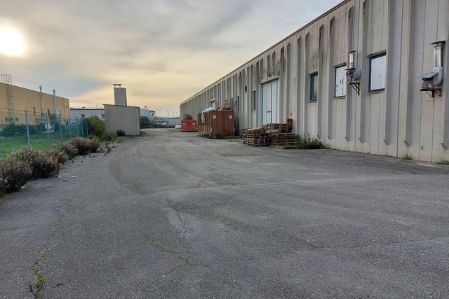 #19551 Opificio con corte esterna e frustoli di terreno in vendita - foto 8