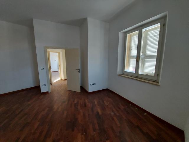 #19783 Appartamento in centro storico, attualmente ufficio con possibilità di cambio d’uso in residenziale in vendita - foto 2