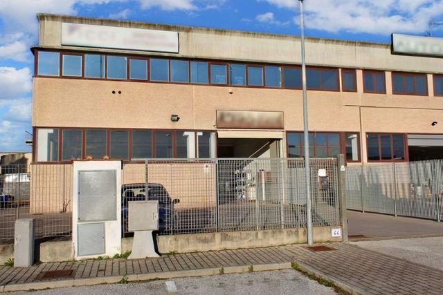 #19827 Ufficio al piano primo in zona industriale in vendita - foto 1