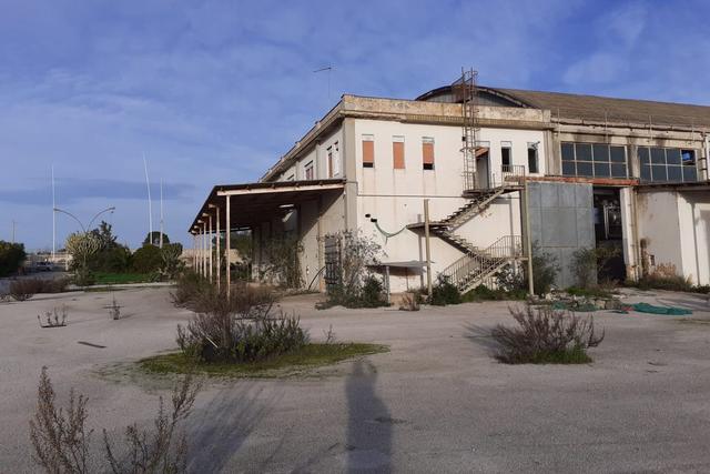 #1988 Complesso industriale con terreno in vendita - foto 2