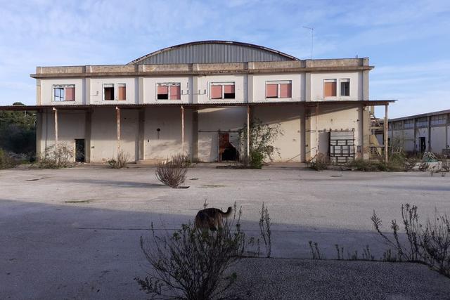 #1988 Complesso industriale con terreno in vendita - foto 9
