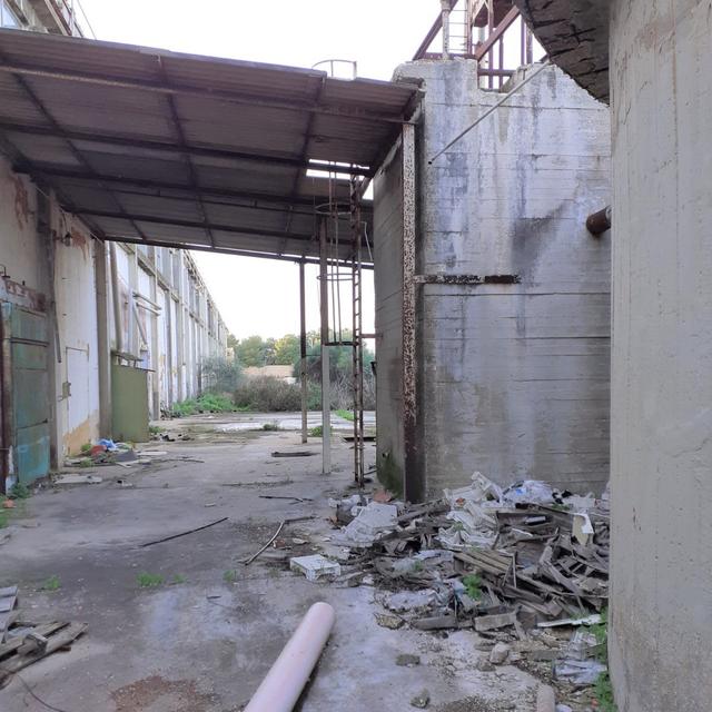 #1988 Complesso industriale con terreno in vendita - foto 22