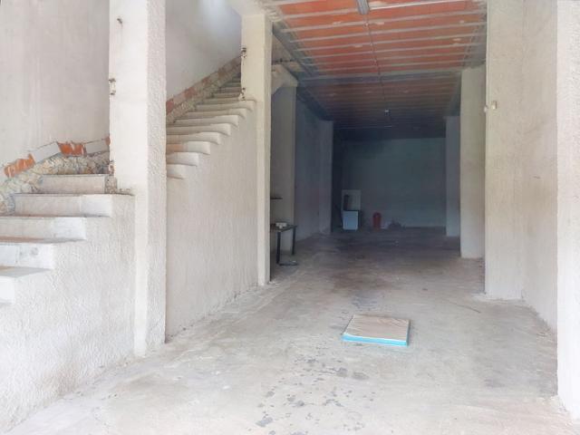Magazzini in vendita