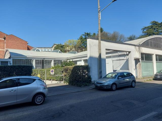 #19977 Capannone per esposizione e ricovero di autovetture con uffici in vendita - foto 2