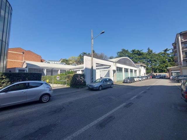 #19977 Capannone per esposizione e ricovero di autovetture con uffici in vendita - foto 4