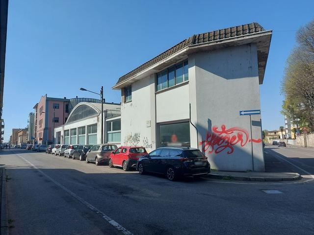 #19977 Capannone per esposizione e ricovero di autovetture con uffici in vendita - foto 6