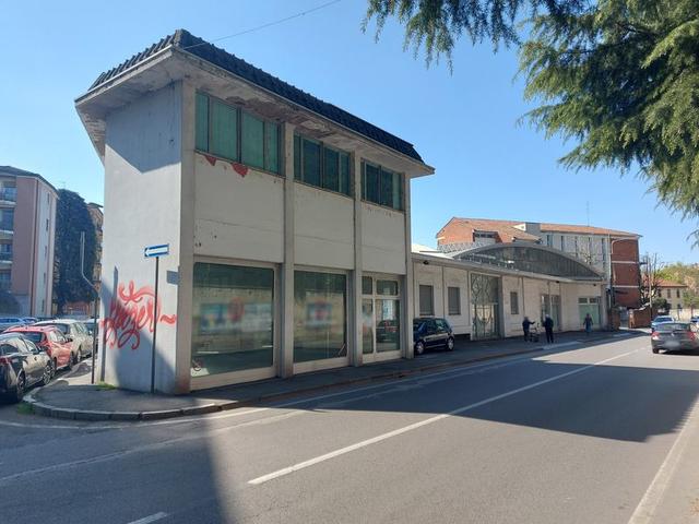 #19977 Capannone per esposizione e ricovero di autovetture con uffici in vendita - foto 7