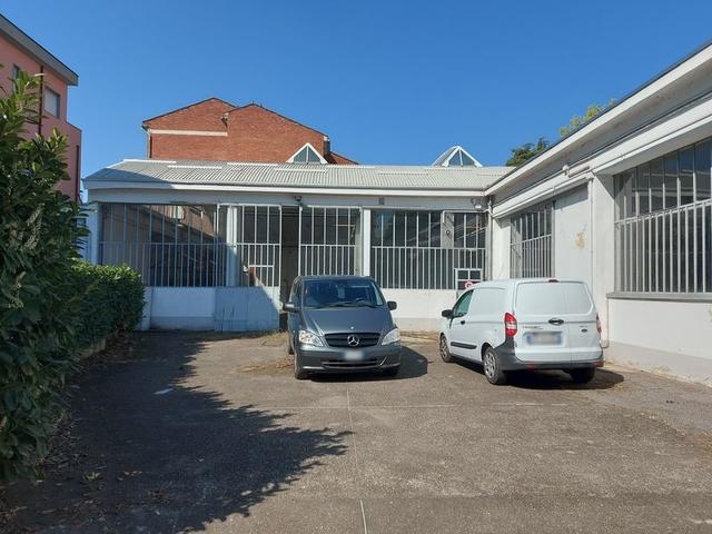 #19977 Capannone per esposizione e ricovero di autovetture con uffici in vendita - foto 8