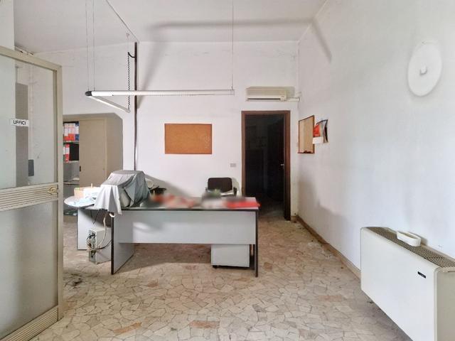 Con servizi in vendita