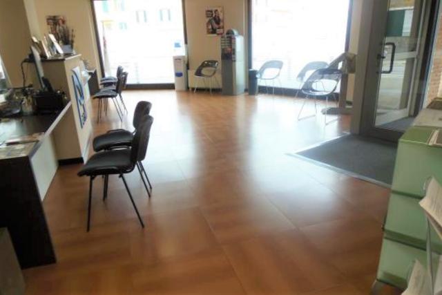 #20130 Ufficio piano terra (sub 49) in zona semicentrale in vendita - foto 2