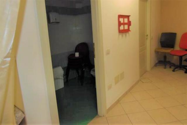 #20130 Ufficio piano terra (sub 49) in zona semicentrale in vendita - foto 4