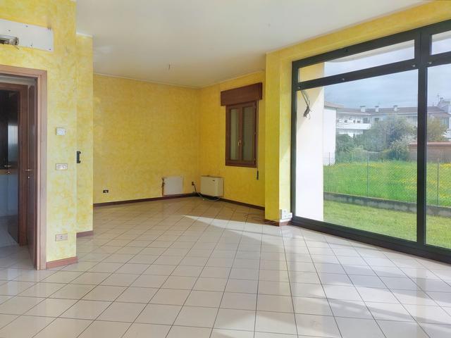 #20156 Negozio con pertinenza esclusiva in vendita - foto 3