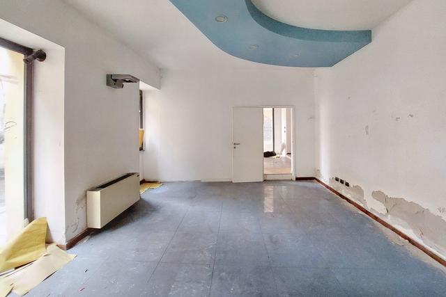 #20174 Negozio con servizi e vetrine in centro storico in vendita - foto 8