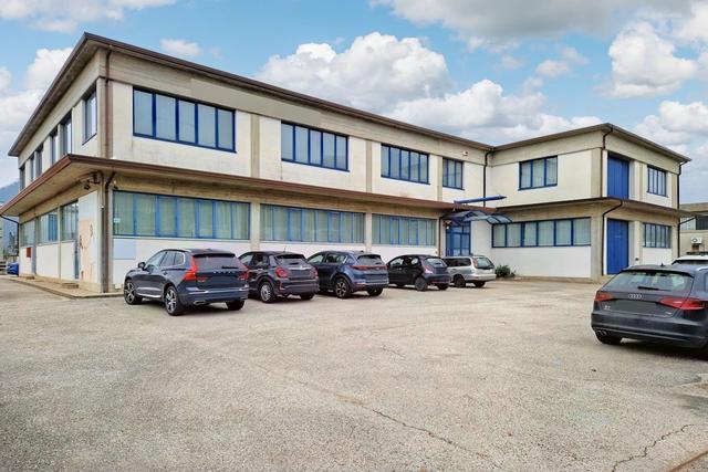 #20372 Laboratorio artigianale con uffici e corte privata in vendita - foto 2