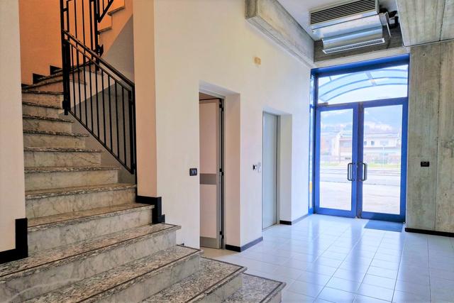 #20372 Laboratorio artigianale con uffici e corte privata in vendita - foto 4