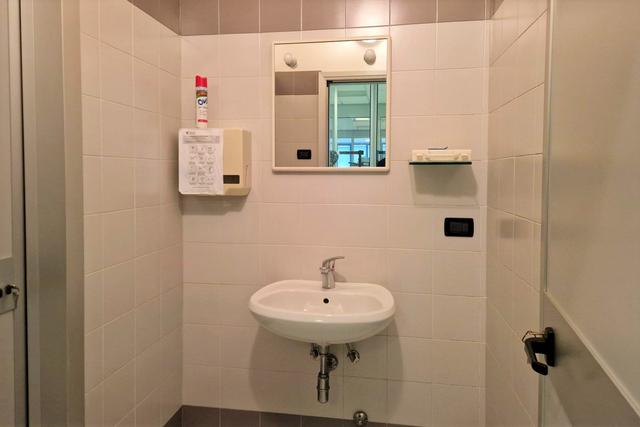 #20372 Laboratorio artigianale con uffici e corte privata in vendita - foto 12