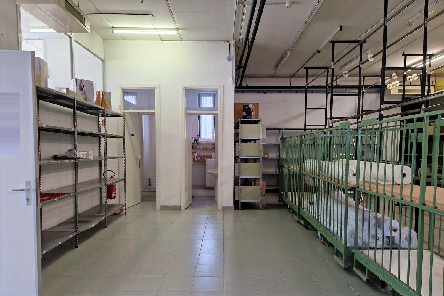 #20372 Laboratorio artigianale con uffici e corte privata in vendita - foto 13