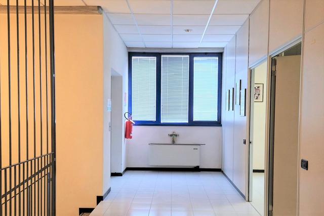#20372 Laboratorio artigianale con uffici e corte privata in vendita - foto 15