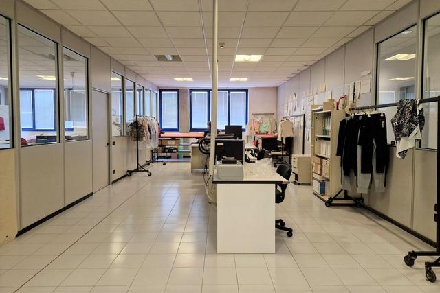 #20372 Laboratorio artigianale con uffici e corte privata in vendita - foto 16