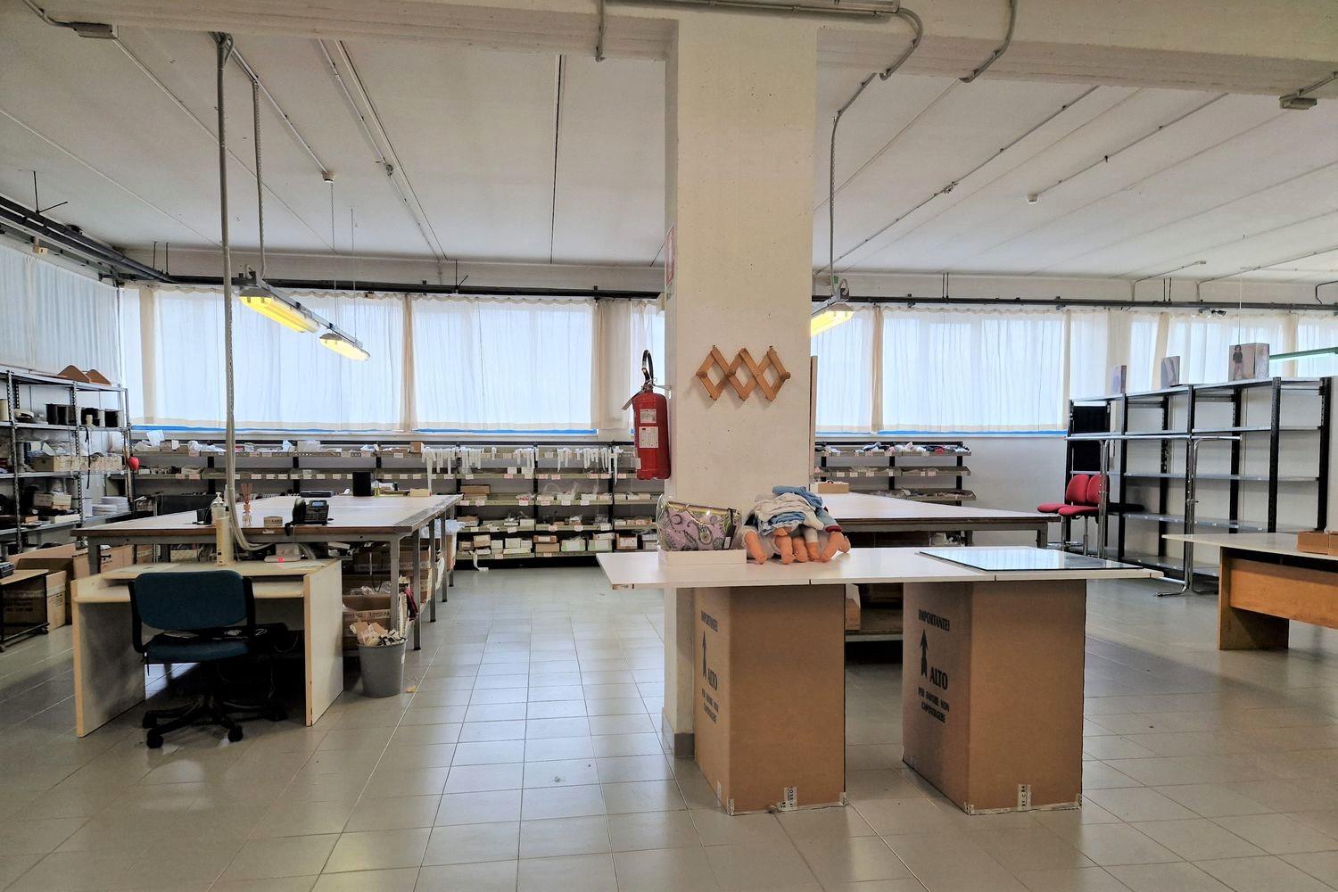 #20372 Laboratorio artigianale con uffici e corte privata in vendita - foto 18