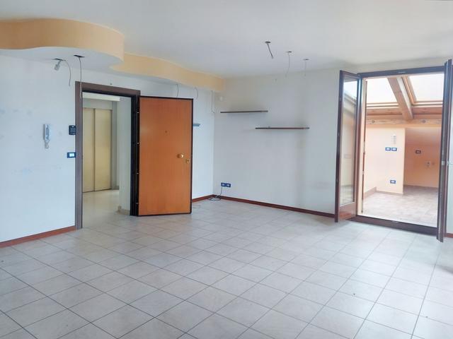 #20737 Ufficio con garage in edificio residenziale in vendita - foto 2