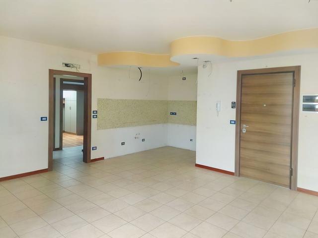 #20737 Ufficio con garage in edificio residenziale in vendita - foto 3