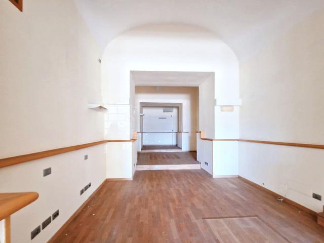 #20830 Locale commerciale fronte mare (sub 114) in vendita - foto 2