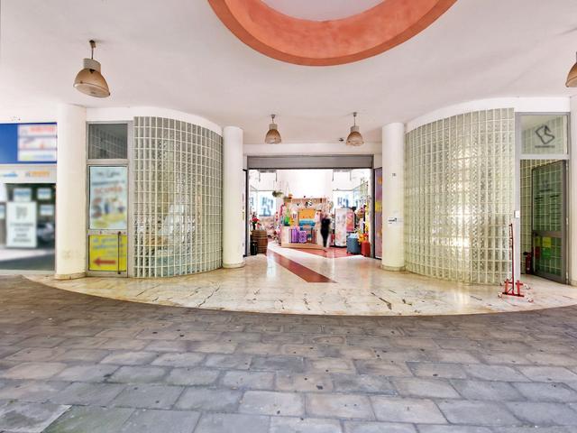 Negozi in vendita