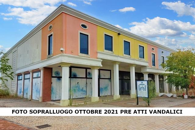 #20890 Parco commerciale con padiglioni e parcheggi in vendita - foto 2