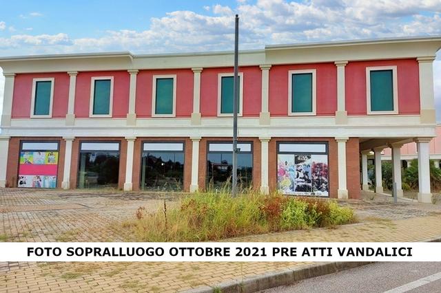 #20890 Parco commerciale con padiglioni e parcheggi in vendita - foto 3