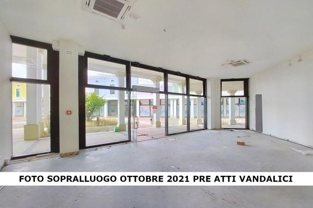 #20890 Parco commerciale con padiglioni e parcheggi in vendita - foto 11