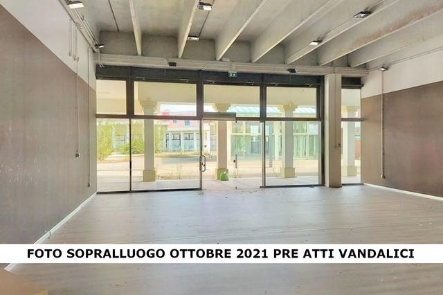 #20890 Parco commerciale con padiglioni e parcheggi in vendita - foto 17
