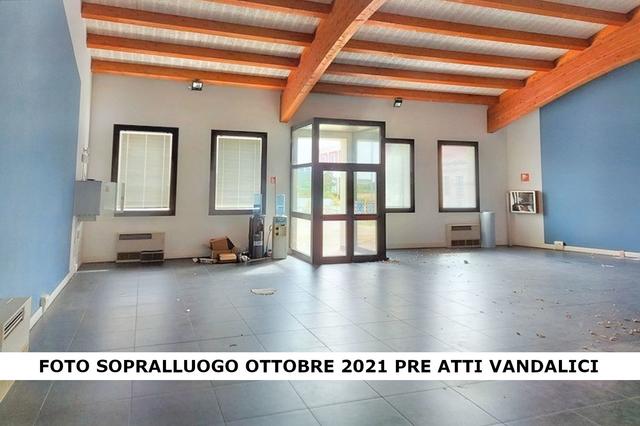 #20890 Parco commerciale con padiglioni e parcheggi in vendita - foto 23