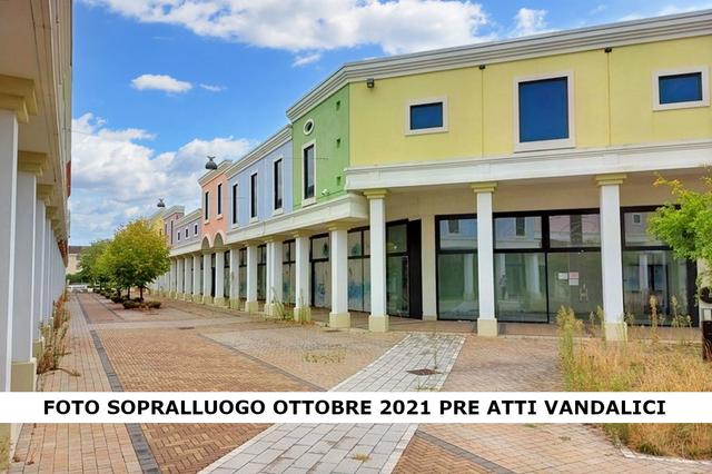 #20890 Parco commerciale con padiglioni e parcheggi in vendita - foto 28