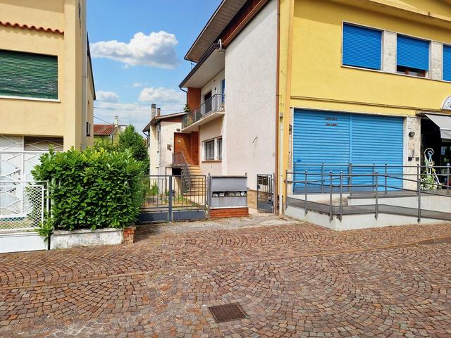 #20984 Ufficio al piano terra rialzato con garage in vendita - foto 1