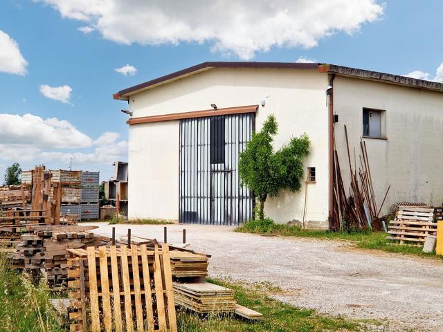 #20985 Capannone con corte in vendita - foto 2