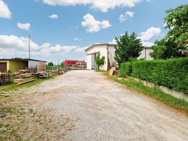 #20985 Capannone con corte in vendita - foto 4